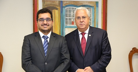 o presidente do TCEMG, Cláudio Couto Terrão (á esq.) com o presidente do TRT-3, desembargador Júlio Bernardo do Carmo (Foto: SECOM - TRT-3)